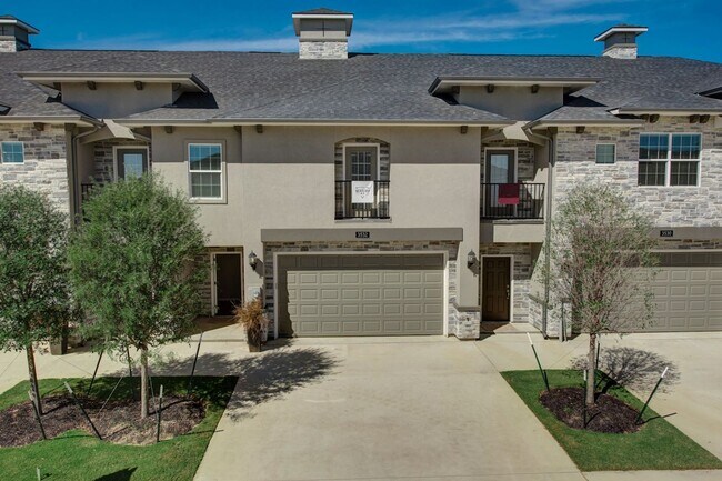 Building Photo - August 2026 Move in - 4/4.5 Townhome in The Revelry!