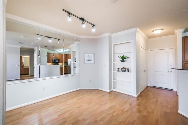 Building Photo - 1711 Old Spanish Trl