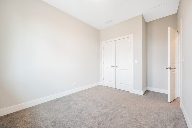 Building Photo - 39 Forest Ave