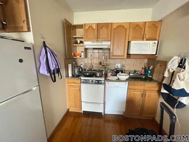 Building Photo - 1110 Commonwealth Ave