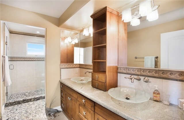 Building Photo - 840 Canyon View Dr