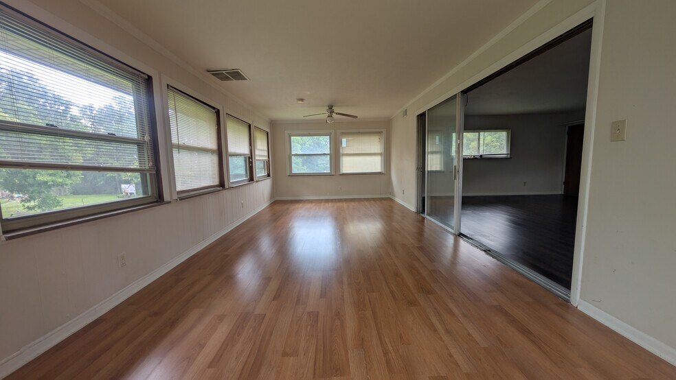 Building Photo - 701 Edgecliff St