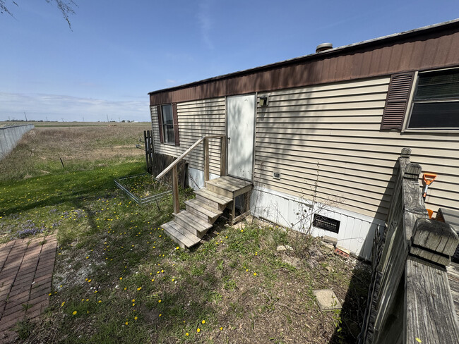 Building Photo - 25402 LaGrange Rd