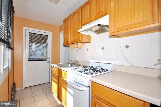 Building Photo - 223 Ryers Ave