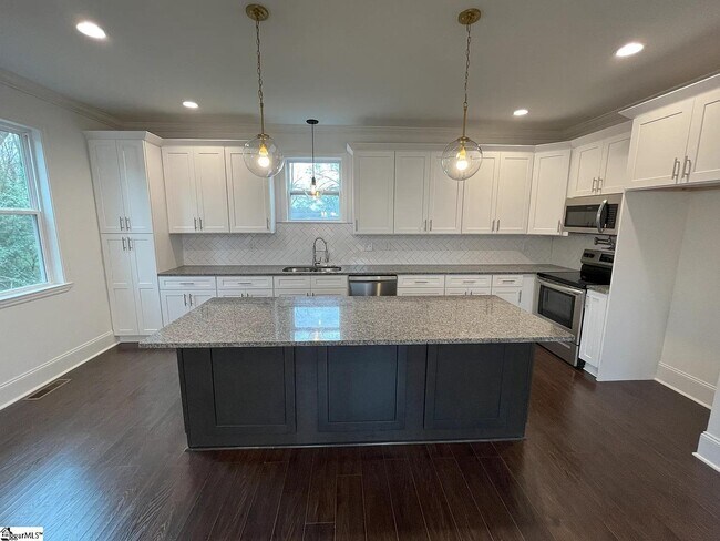 Building Photo - 305 Averill St