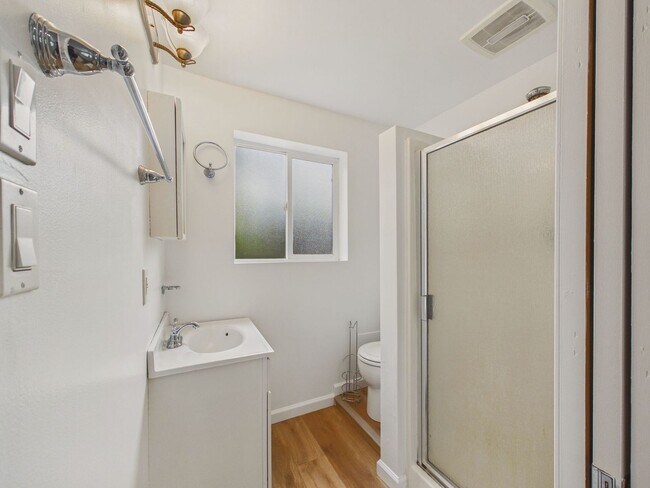 Building Photo - San Carlos home for rent plus studio in-law unit! $7,500