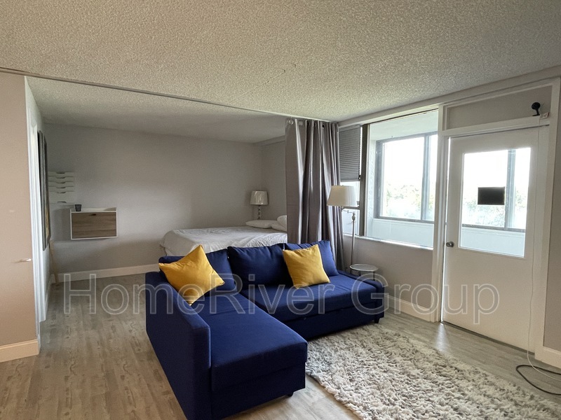Building Photo - 2618 Cove Cay Dr