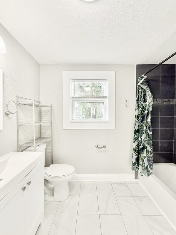 Building Photo - 3308 N Avon Ave