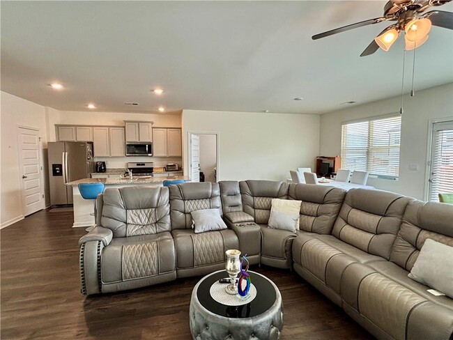 Building Photo - 95 Condor Ct