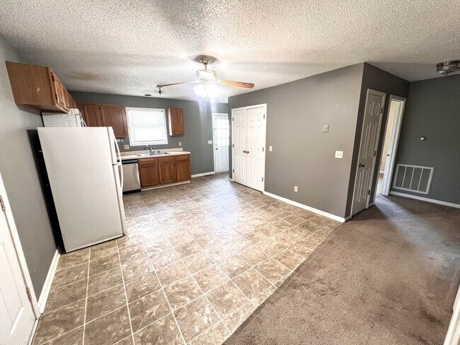 Building Photo - 1404 Valleywood Dr