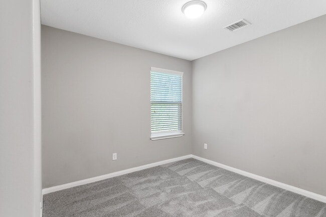 Building Photo - 124 Artesian Way