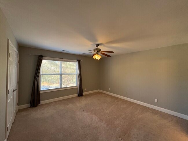 Building Photo - 1921 Wayne St