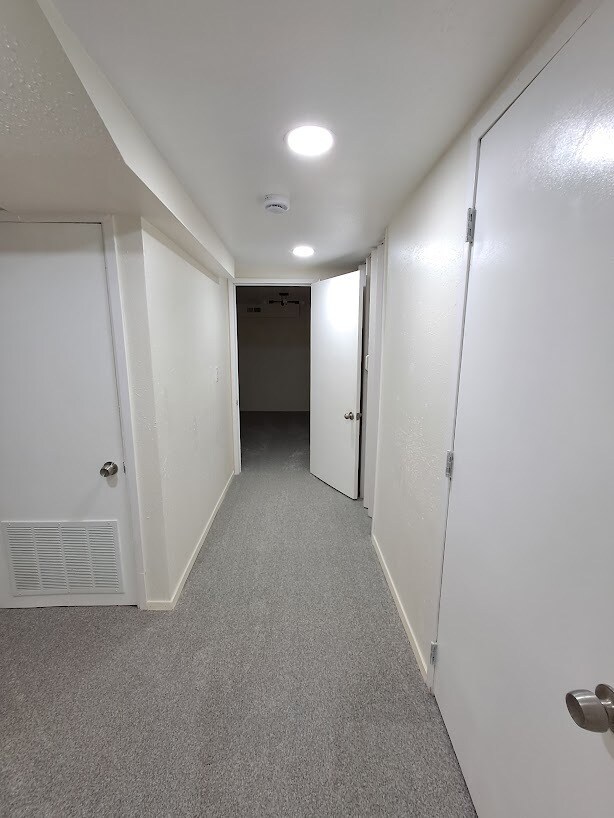 Building Photo - 3911 NE Rova Rd