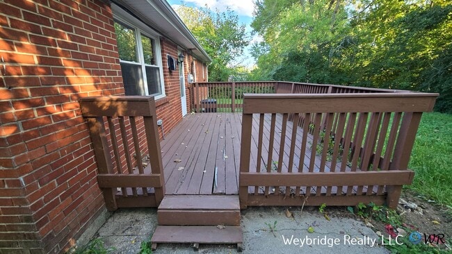 Building Photo - Gorgeous 3 Bedroom 1 Bath Ranch in Sevenhills