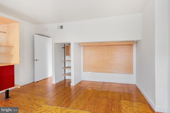 Building Photo - 1301 N 6th St