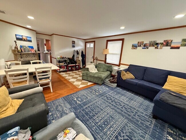 Building Photo - 176 Upland Ave