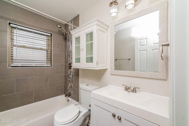 Building Photo - 7709 Mango Dr
