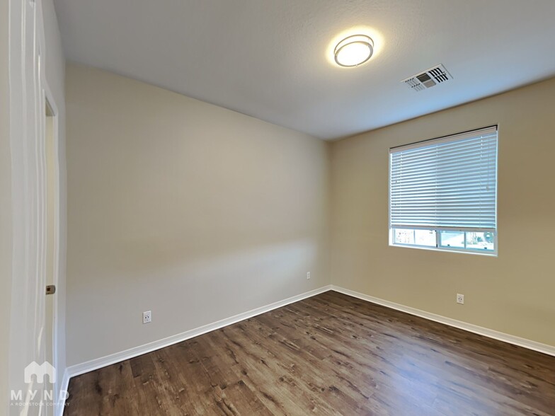 Building Photo - 7511 S 27th Terrace