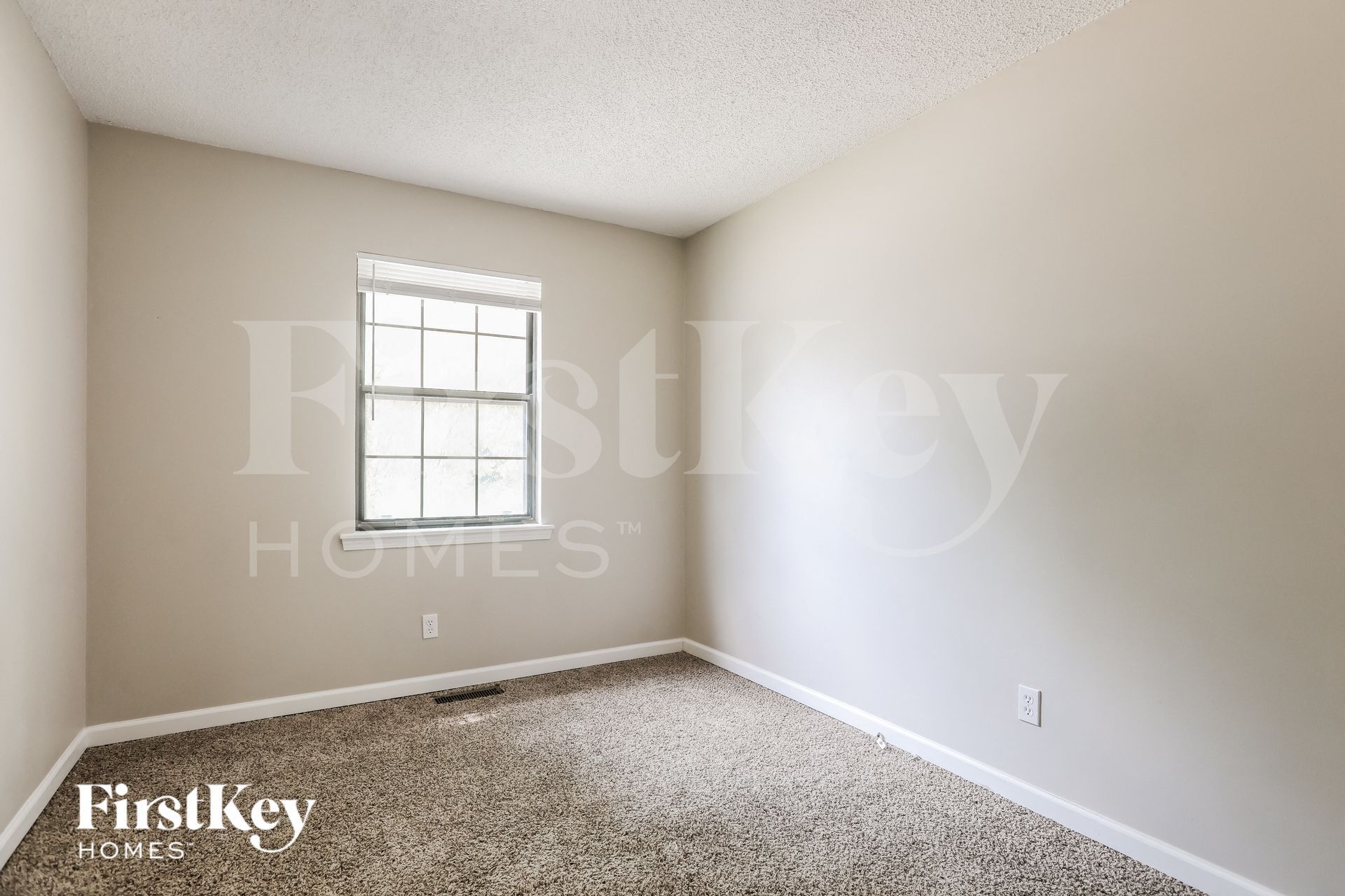 Building Photo - 704 Autumn Dr