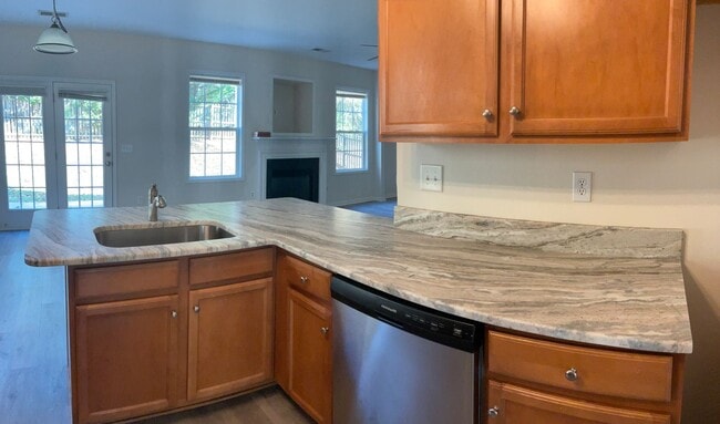 Building Photo - Quiet Neighborhood- Large family living!