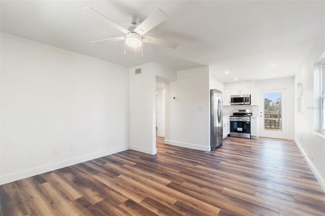 Building Photo - 14919 N Bayshore Dr