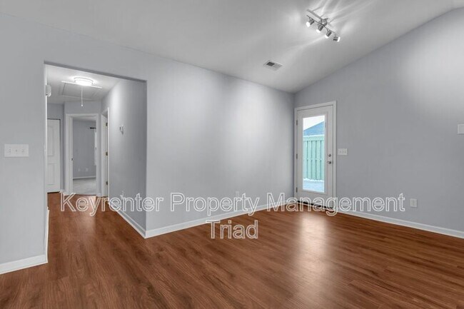 Building Photo - 540 Lake Way