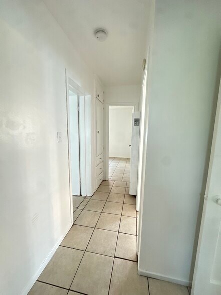 Building Photo - 1306 N Fries Ave