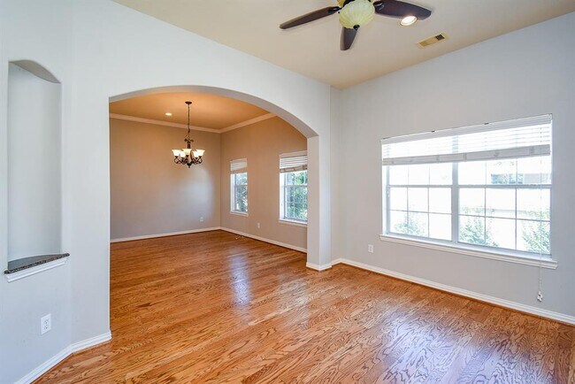 Building Photo - 5615 Winsome Ln