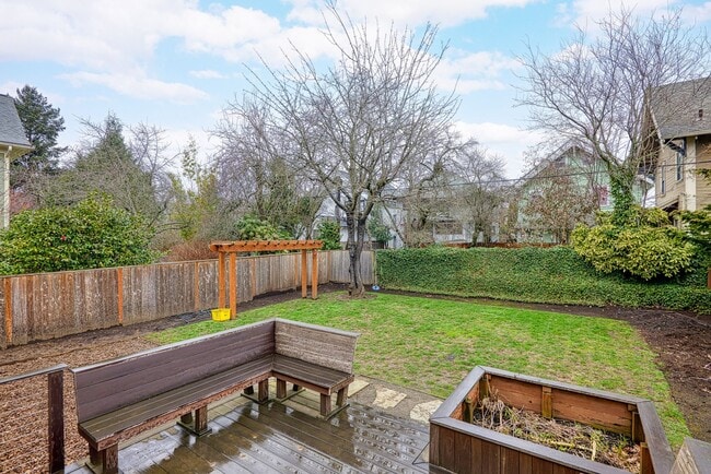 Building Photo - URBAN UPDATED 4 Bedroom/3 Bath CRAFTSMAN S...