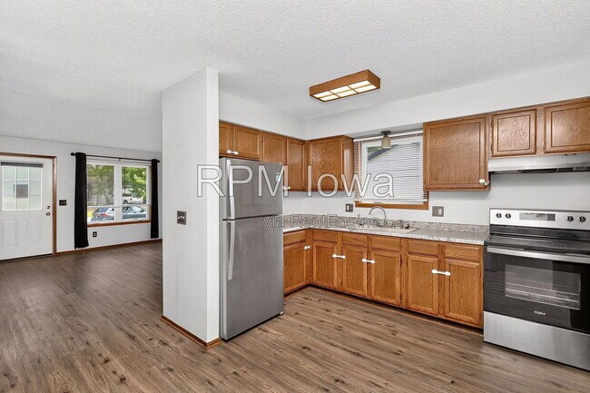 Building Photo - 1614 NW Applewood St