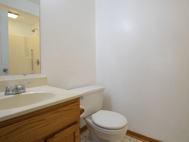 Building Photo - Updated Chesterfield 3BR with Large Yard