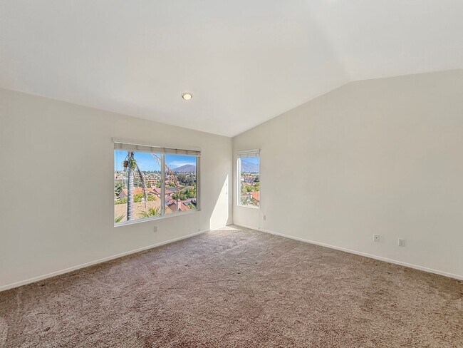 Building Photo - Beautiful 5BD/3BA House in Otay Ranch W/ W...
