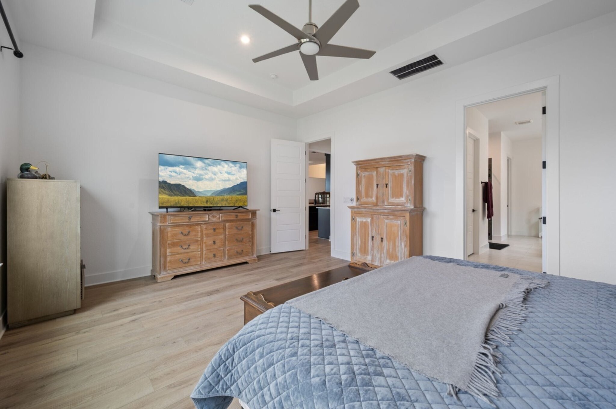 Building Photo - 616 Hallwood Dr