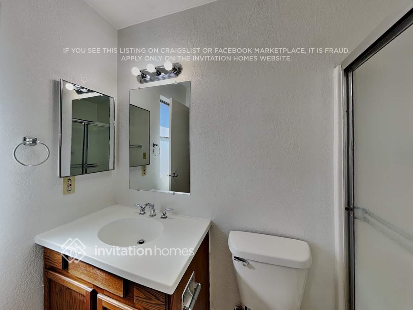 Building Photo - 8943 W Cinnabar Ave