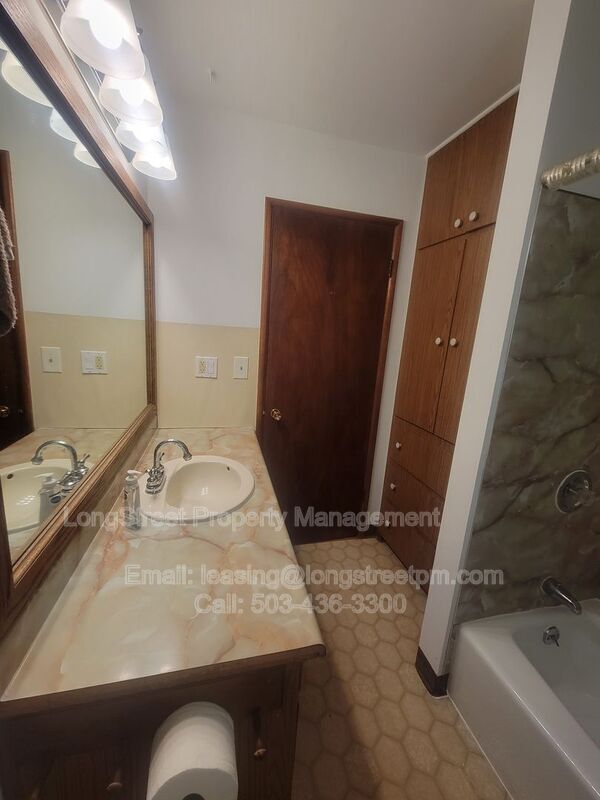 Building Photo - 14625 NE Knott Ct