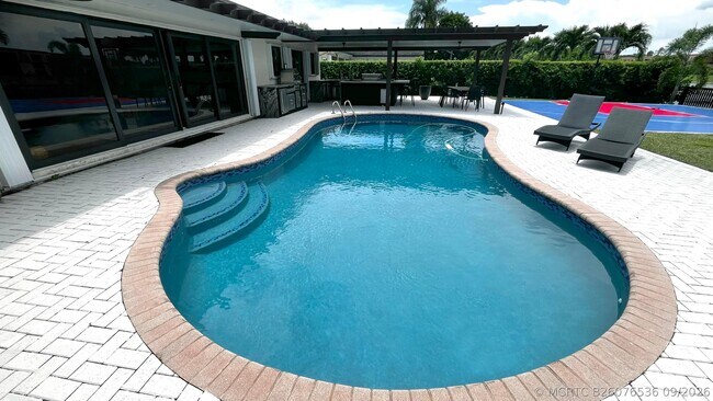 Building Photo - 5125 Woodland Lakes Dr