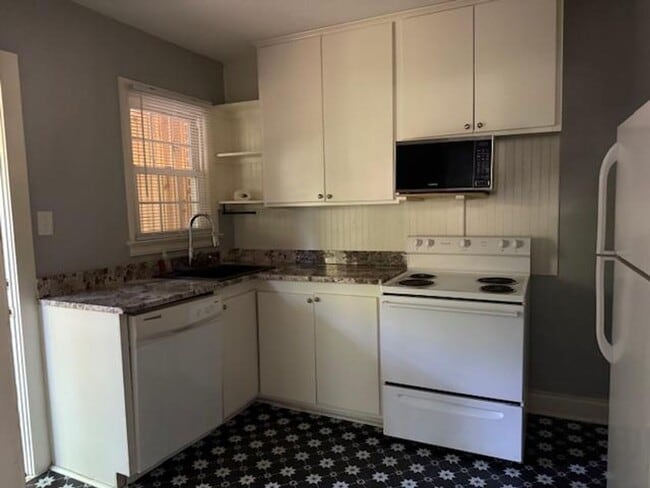 Building Photo - 710 W. Aycock St., Raleigh - Bev Roberts R...