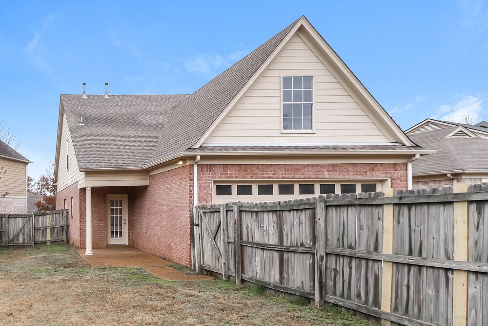 Building Photo - 8725 Rogers Park Ave