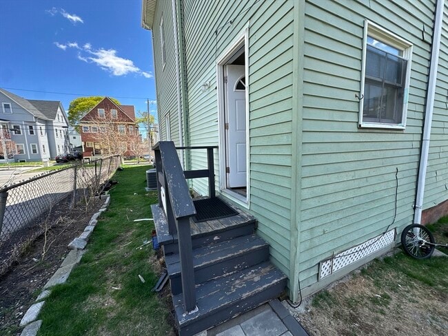 Building Photo - 154 Vine St