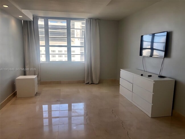 Building Photo - 100 Lincoln Rd