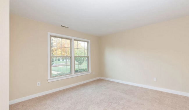 Building Photo - 2180 Kingsbrook Dr