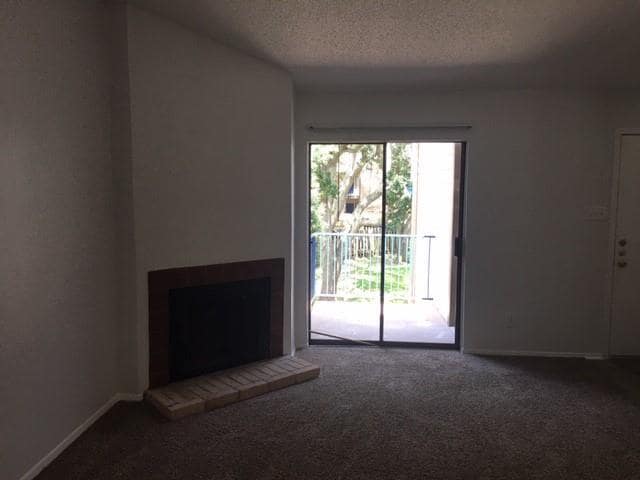 Building Photo - 7114 N Holiday Dr