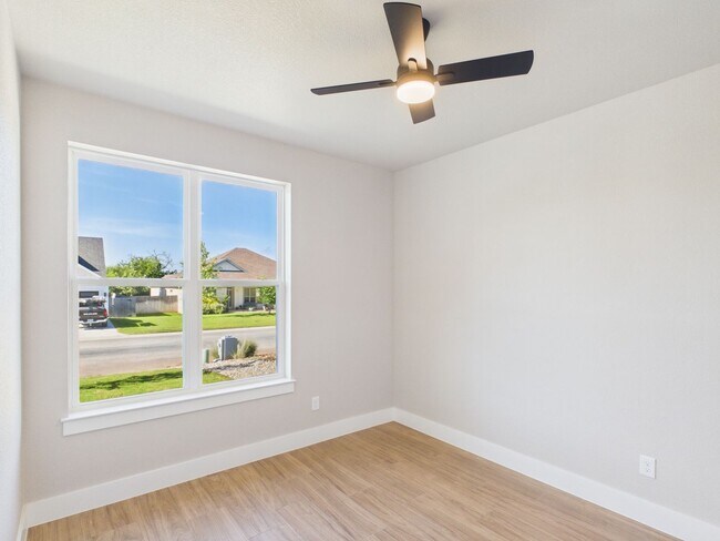 Building Photo - 110 Parlin Ln