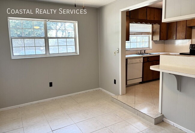 Building Photo - 32 Bay Dr NE