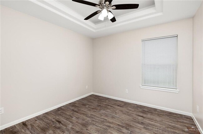 Building Photo - 1305 Alta Vis Dr
