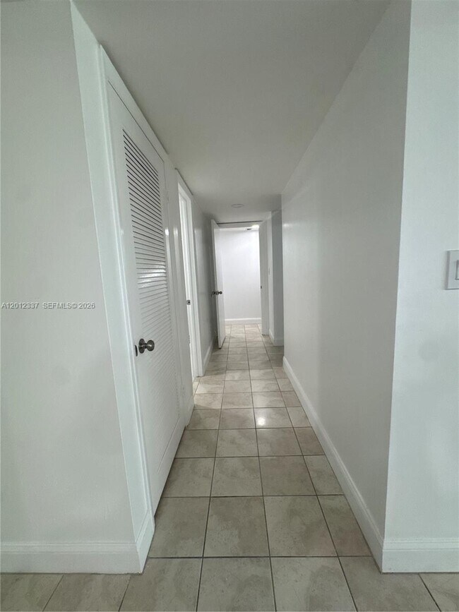 Building Photo - 2312 S Cypress Bend Dr