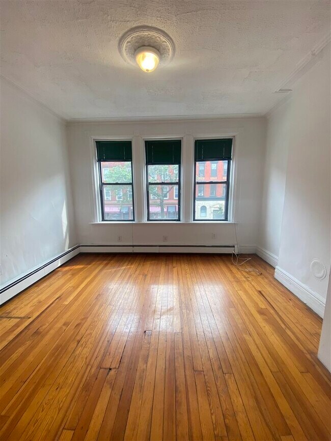 Building Photo - 112 14th St