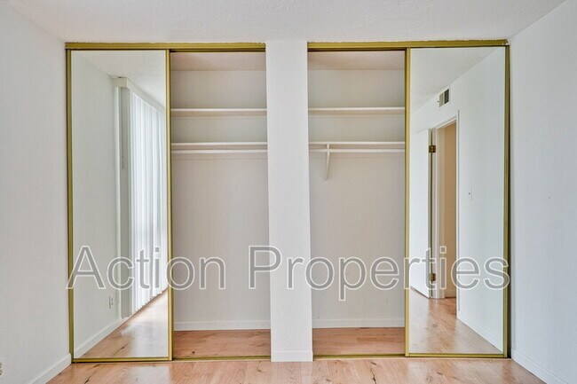 Building Photo - 181 Del Medio Ave