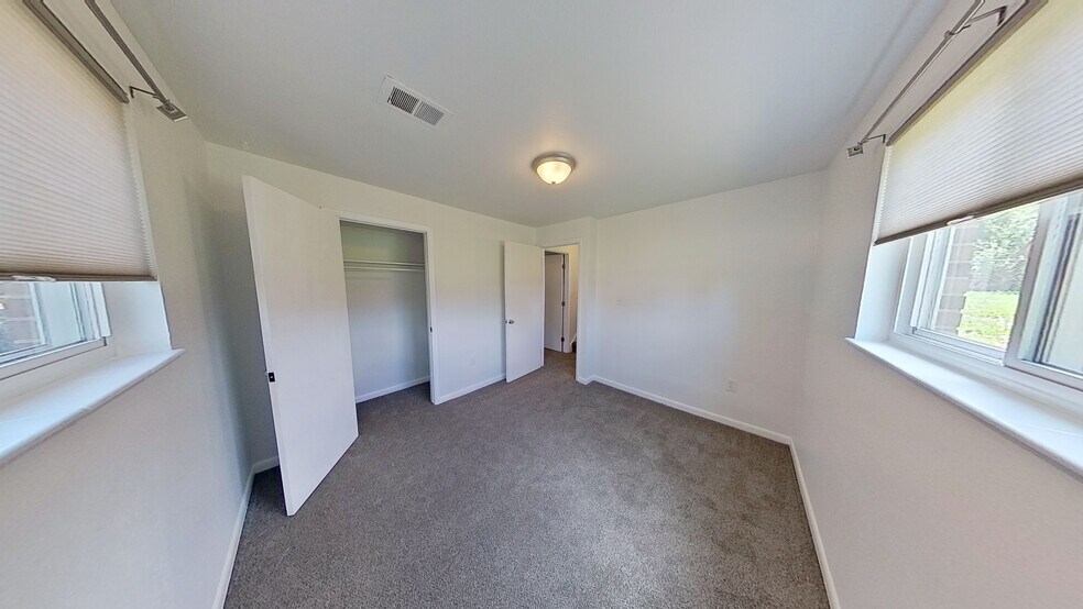 Building Photo - 4675 Holland St