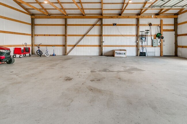 Building Photo - 3 Bed, 2 Bath Home with Bonus Office and  ...
